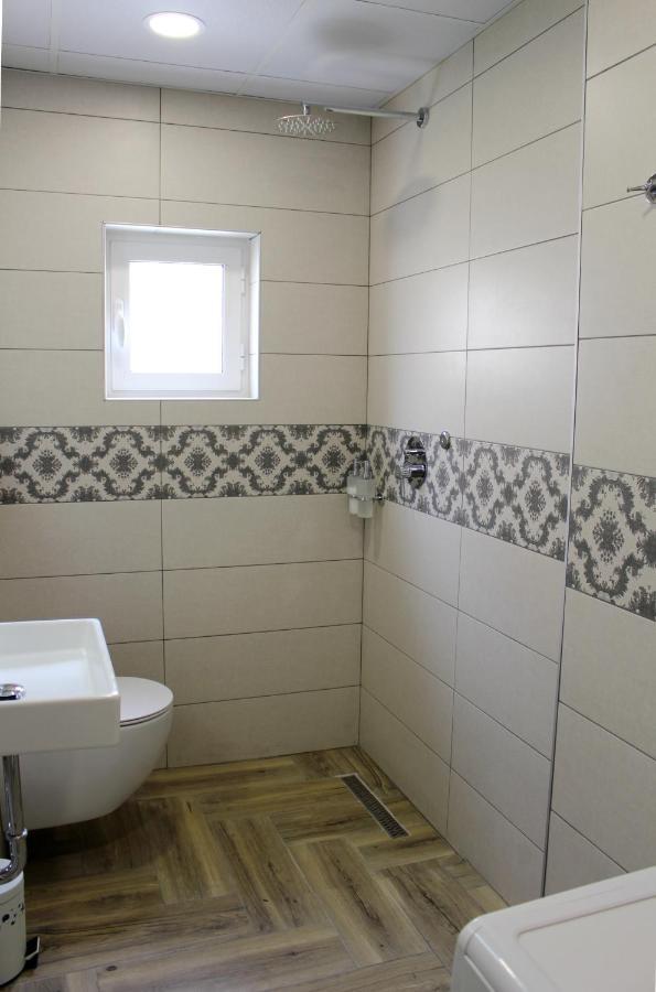 Apartamento 2V1 - Myslym Shyri Tirana Exterior foto